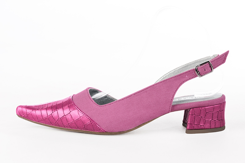 Fuschia pink women's slingback shoes. Pointed toe. Low flare heels. Profile view - Florence KOOIJMAN